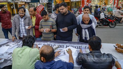 6 রামদী বাজারে দোয়াত-কলম মার্কার ভোটার স্লিপ বিতরণ